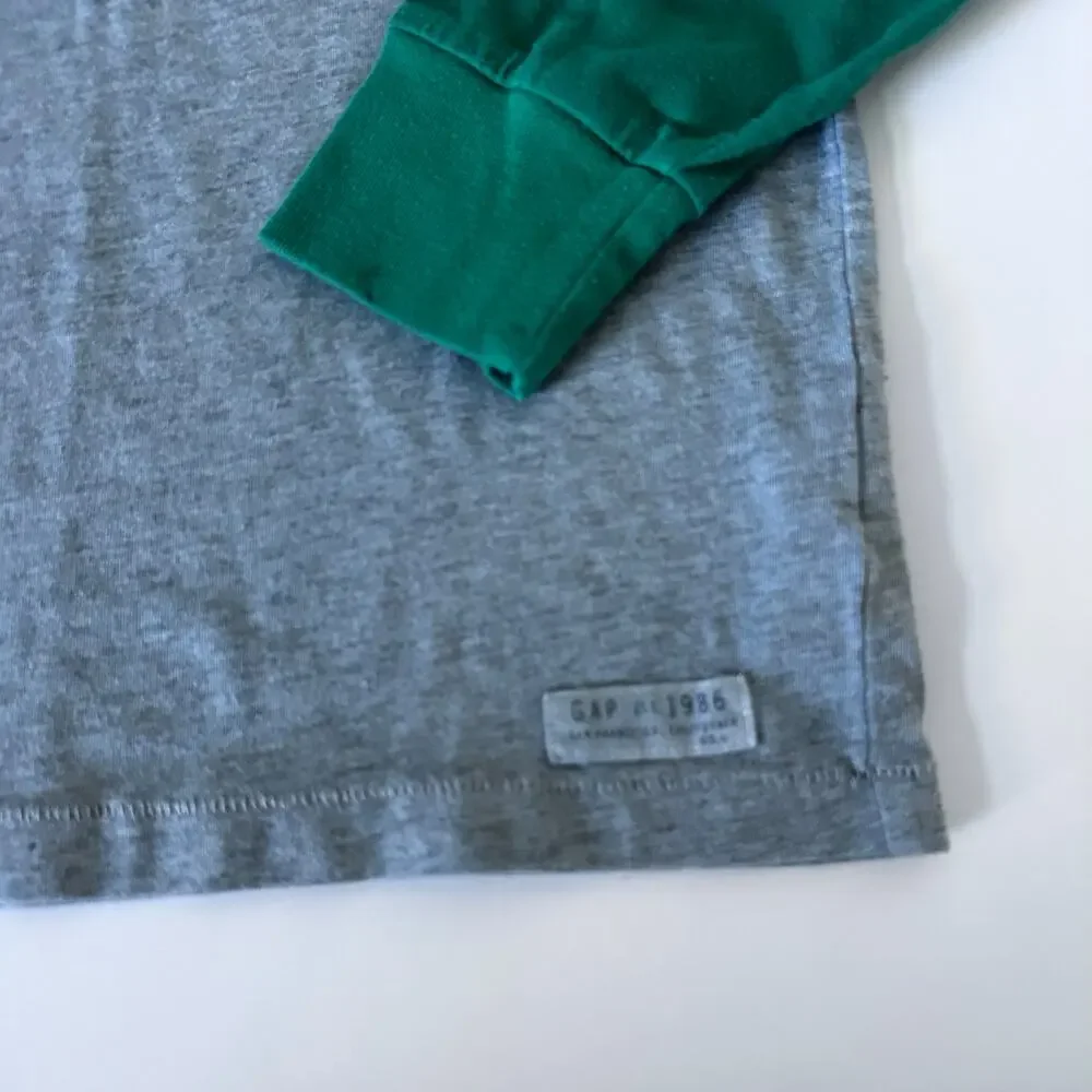 Gap raglan tee